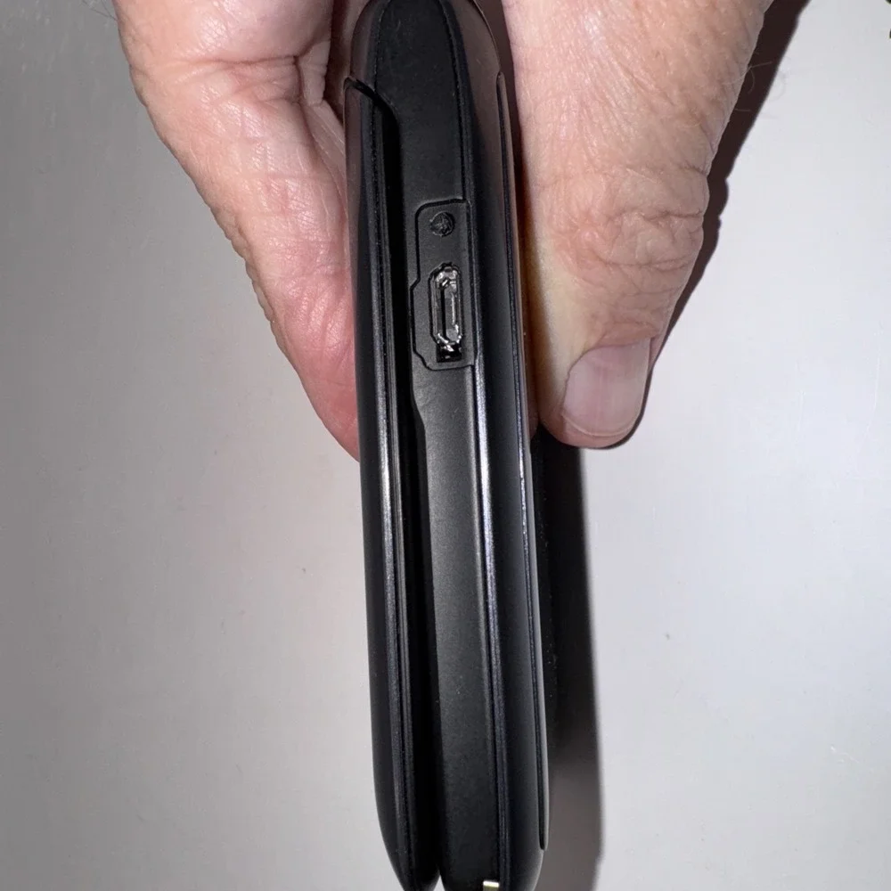 Samsung Verizon Wireless Model: SCH-U320 Flip Cell Phone - Power On‎ /Untested
